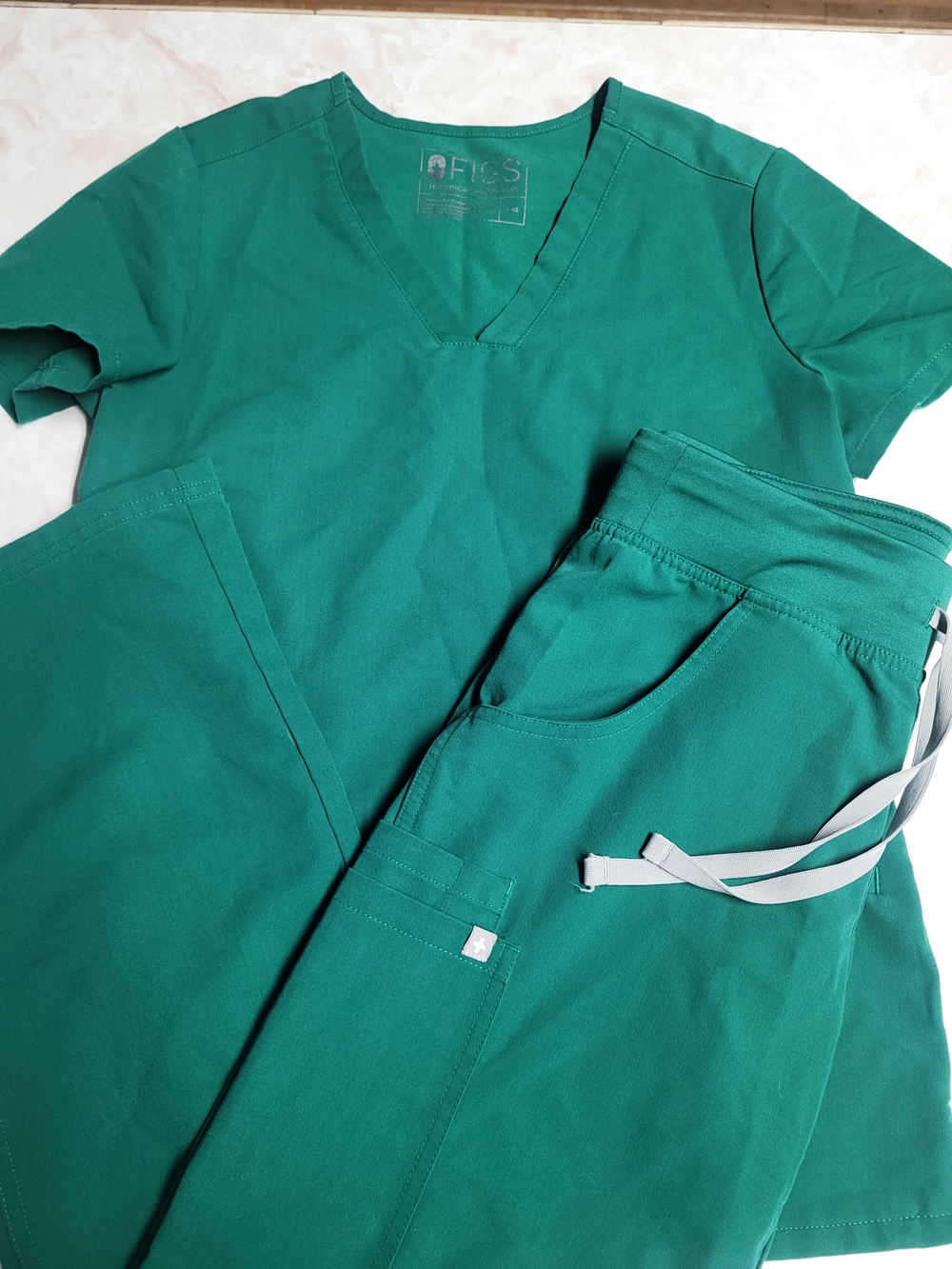 FIGS Hunter Green Scrub Set Catarina XXS Top Kade XS Petite Pants